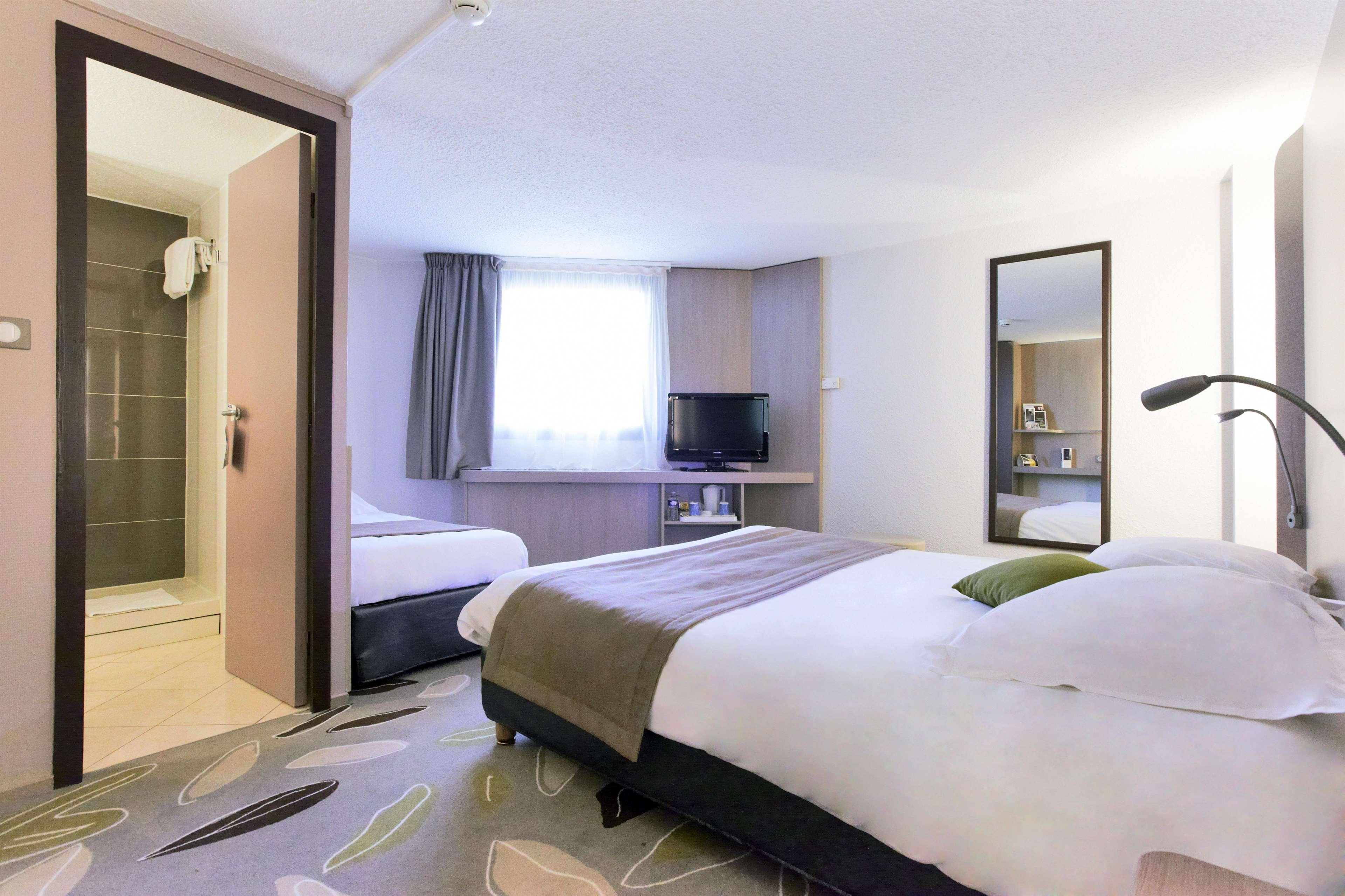 กีริอ๊าด เนแวร์ ซ็องเทรอ Hotel เนอแวร์ ภายนอก รูปภาพ