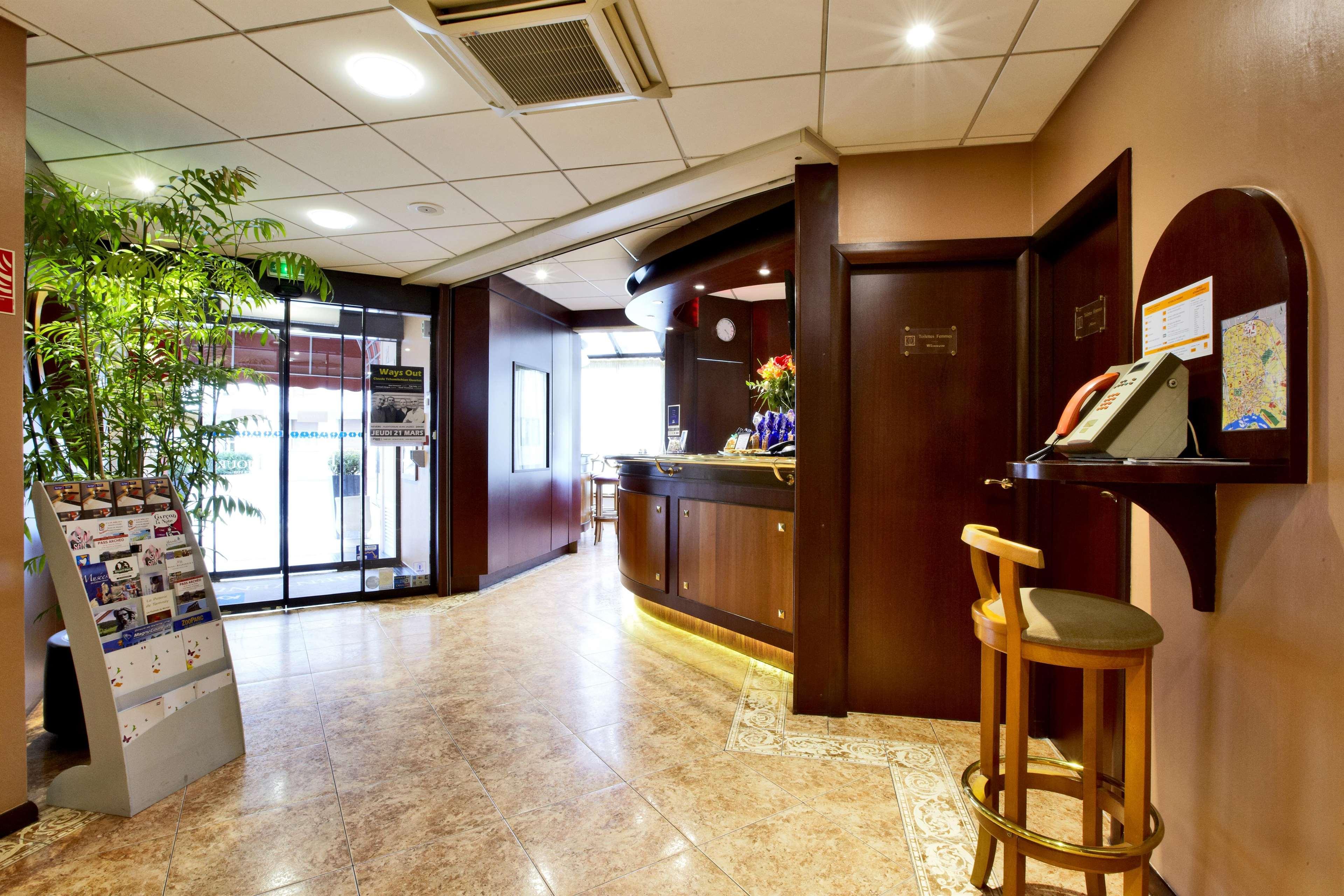 กีริอ๊าด เนแวร์ ซ็องเทรอ Hotel เนอแวร์ ภายนอก รูปภาพ
